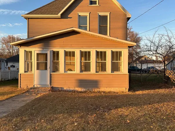 15 1st St SE, Melrose, MN 56352