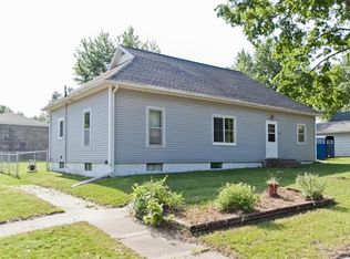 1214 Central Ave, Center Point, IA 52213