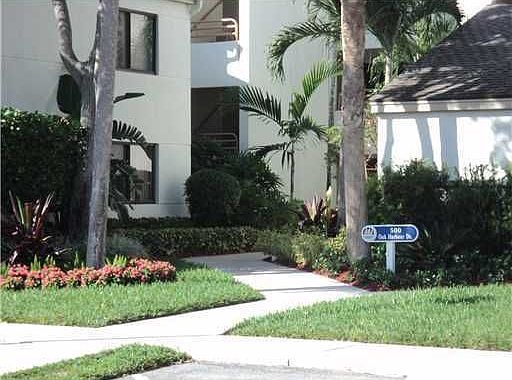 1st image of 525 Oak Harbour Dr