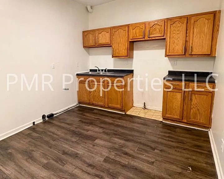 824 1st Ave — Photo 3