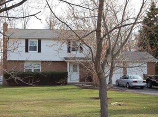 5415 Fox Rd, Farmington, NY 14425