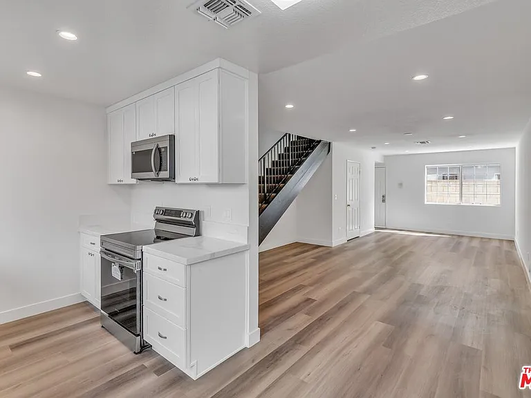 6616 Sylmar Ave #3 — Photo 1