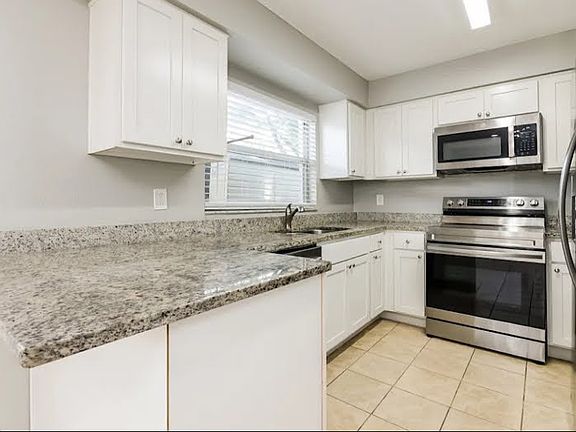 3rd image of 650 Lake Dexter Cir #1