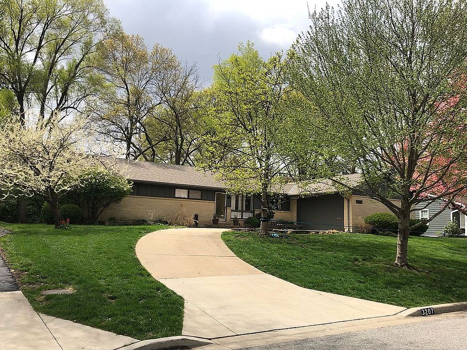 2nd image of 3207 W 82nd Ter