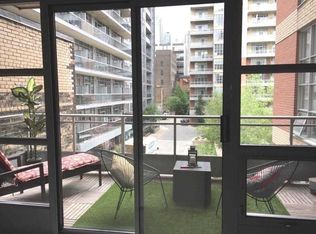 19 Brant St #308, Toronto, ON M5V2L2