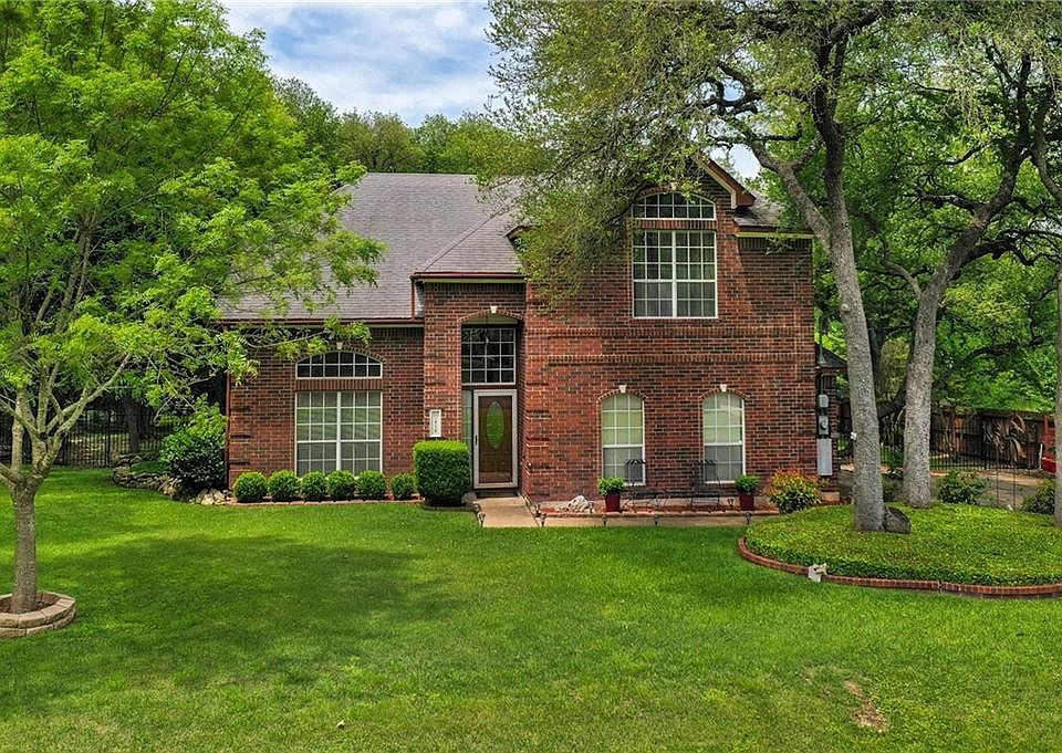 1st image of 318 Primrose Dr