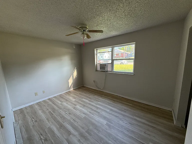 1416 E 5th St #5 — Photo 3