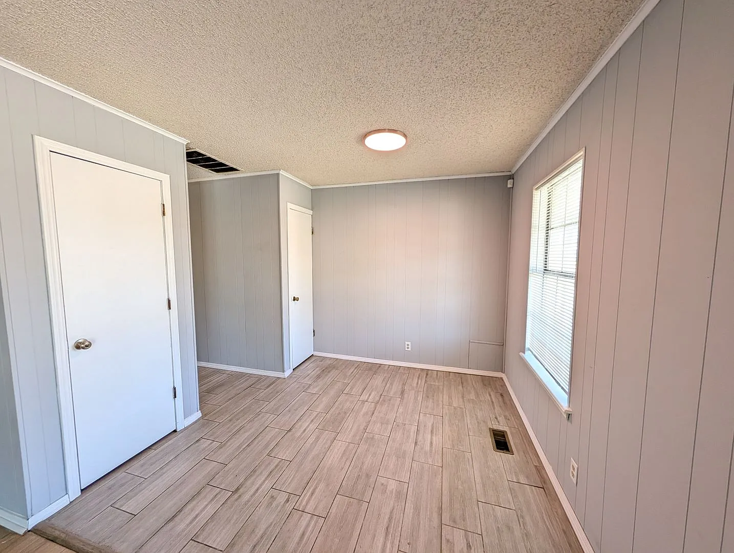9904 East 22nd Place — Photo 3