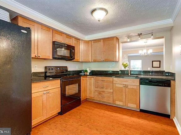 4th image of 16190 Henderson Ln