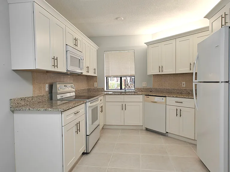 5139 Europa Dr #H — Photo 27