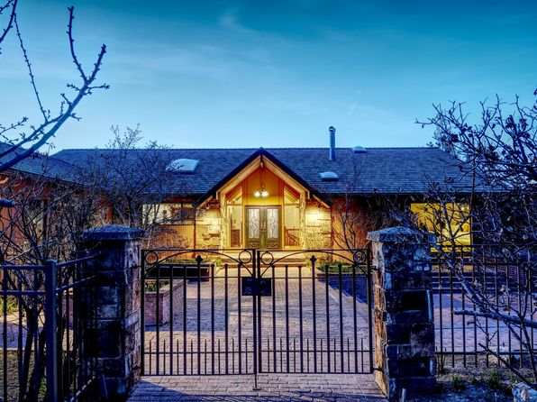 3885 E Viewcrest Dr, Salt Lake City, UT 84124