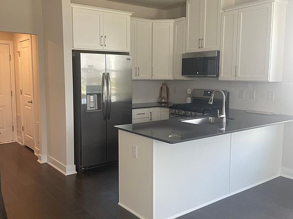 5th image of 337 Foundry St