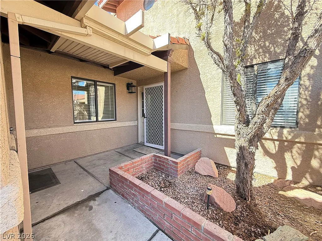3 bed, 3.0 bath, 1762 sqft, $1,825 — Photo 2