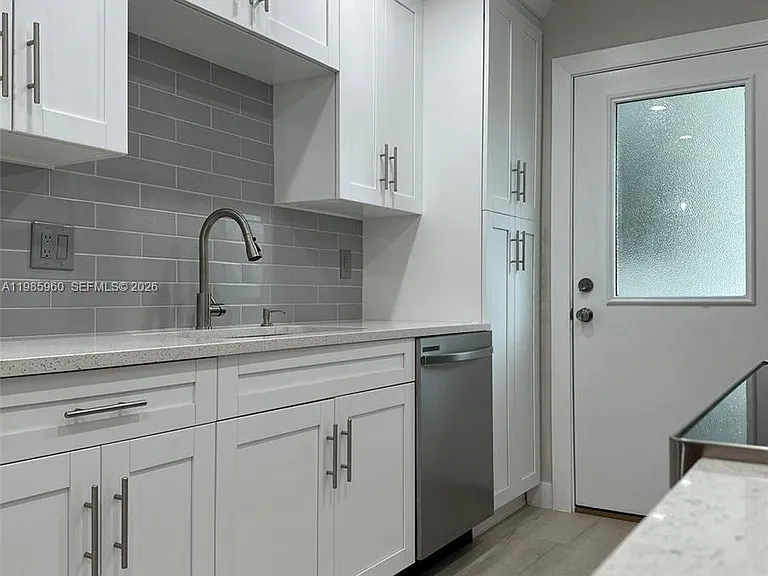 708 Victoria Dr #101 — Photo 7