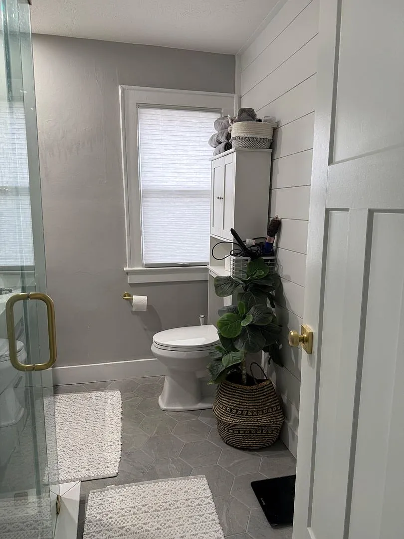 (55) 1349-1353 Hollywood Place — Photo 4