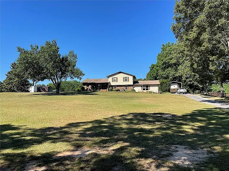 1112 Porter Rd — Photo 2