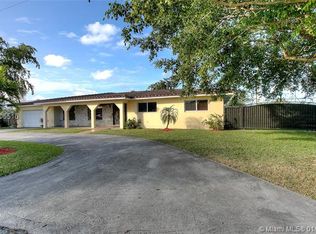 6701 Royal Melbourne Dr, Hialeah, FL 33015