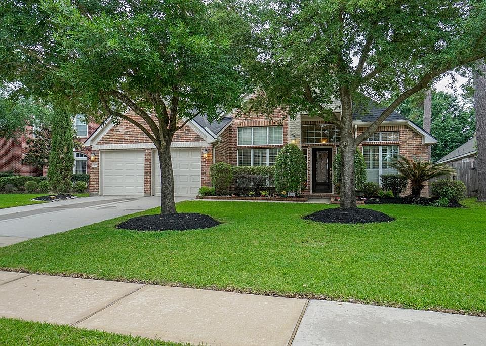 Welcome home to 15814 Cypress Hall Drive in Coles Crossing!