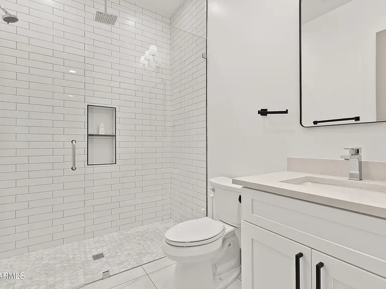 2912 E Pierson St — Photo 46