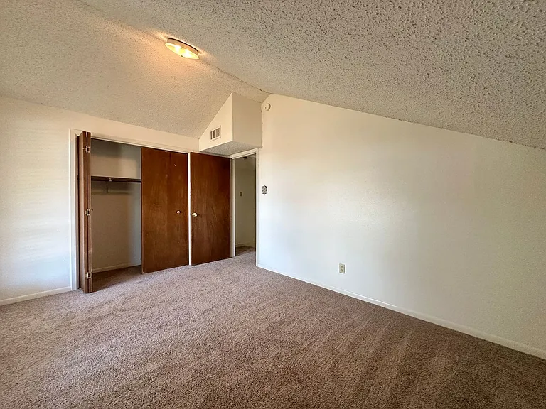 216 W Cardinal Ln — Photo 20