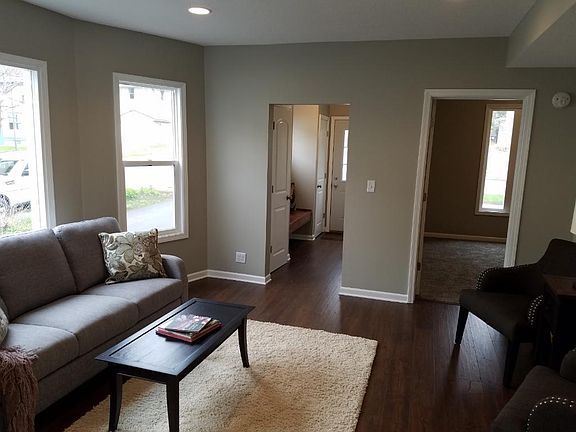 5th image of 113 Winter St