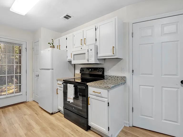 1324 Hancock St #A — Photo 9