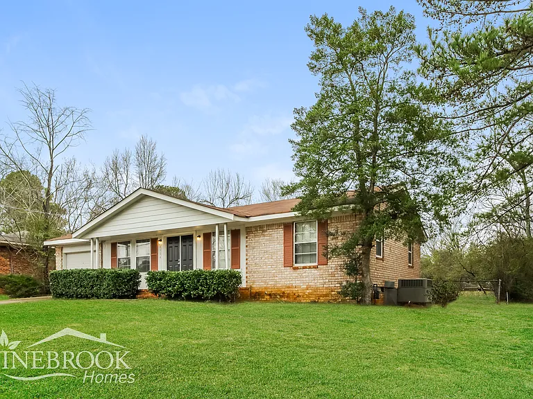 6104 Valley Park Dr NW — Photo 2