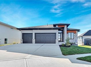 22071 W 94th Ter, Lenexa, KS 66220
