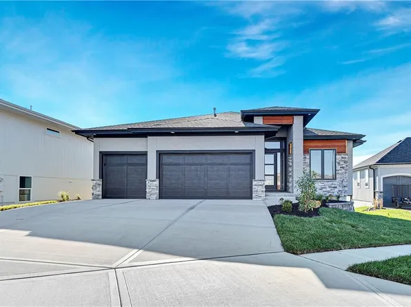 22071 W 94th Ter, Lenexa, KS 66220