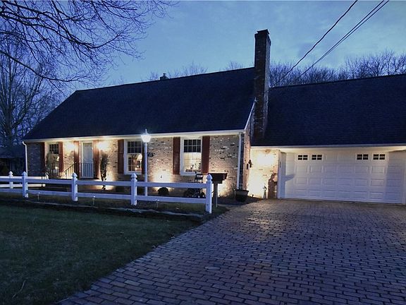 4th image of 155 Tulip Dr