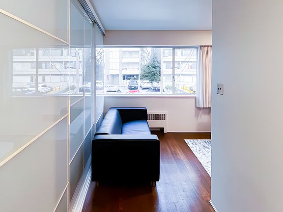 2nd image of 1925 Nelson St #1289370