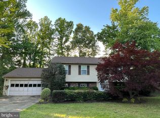 850 Moffett Forge Rd, Herndon, VA 20170