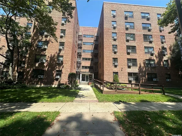 212-07 75th Ave #3L, Bayside, NY 11364