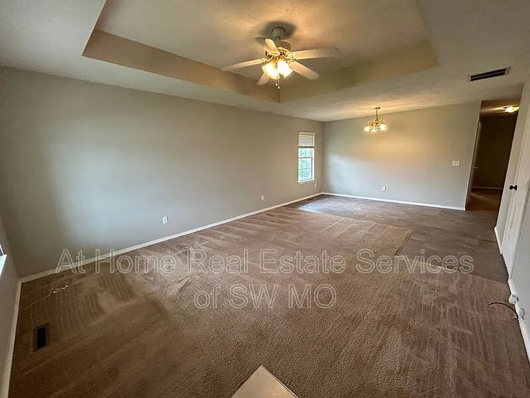 427B Birchwood St — Photo 2