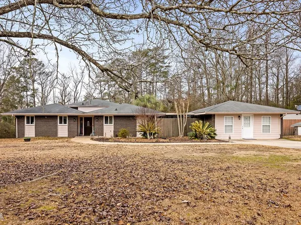 90 Dover Pl, Smiths Station, AL 36877