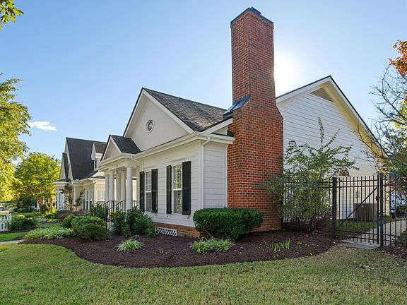3rd image of 541 Marigold Dr