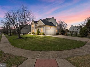 9 Waters Edge Dr, Delran, NJ 08075