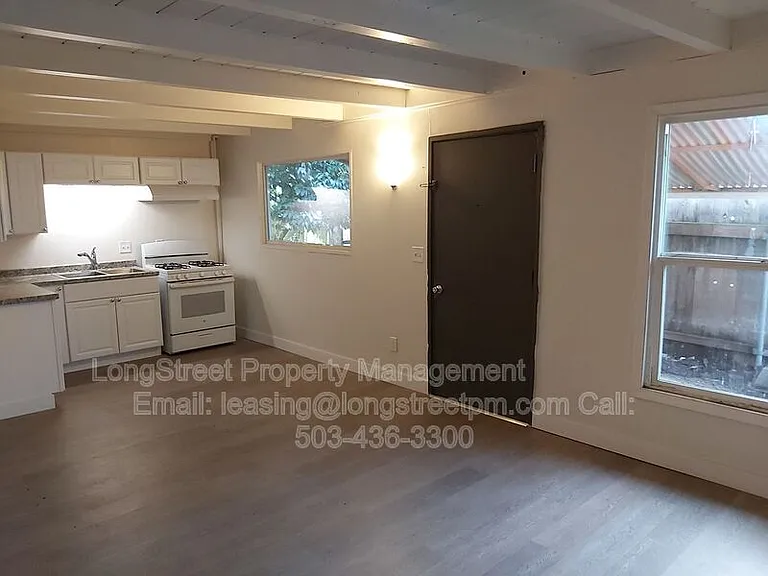350 SE Lilly Ave #3 — Photo 3