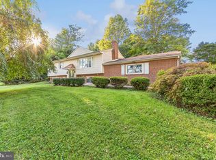 4 Powder Horn Ln, Newtown Square, PA 19073