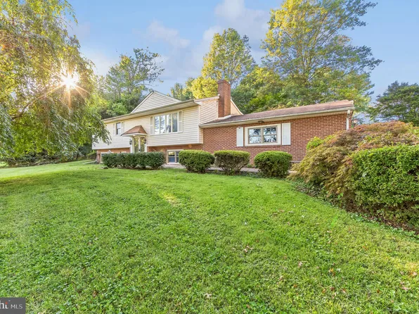 4 Powder Horn Ln, Newtown Square, PA 19073