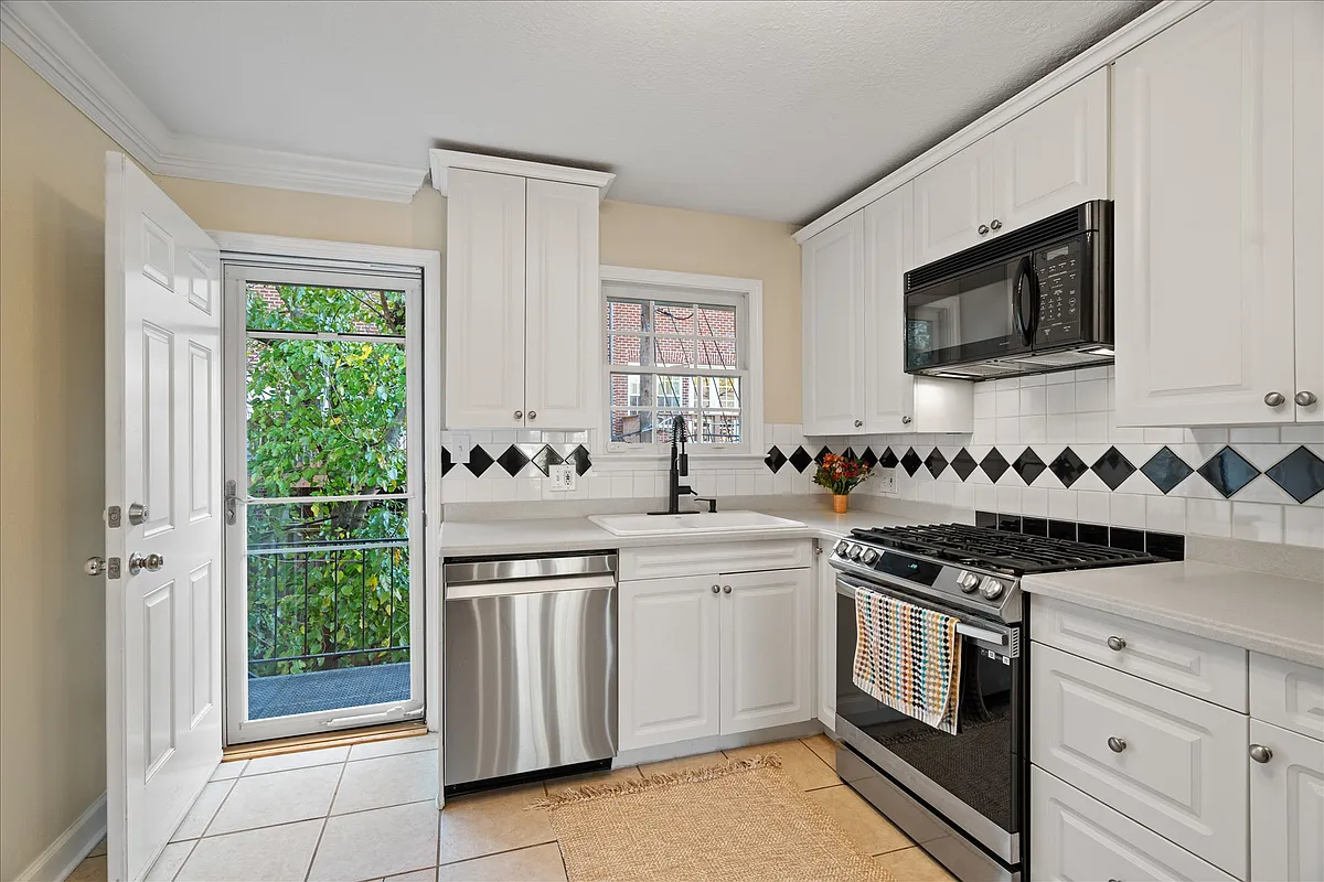 Building Photo - 869 Briarcliff Rd NE #B20