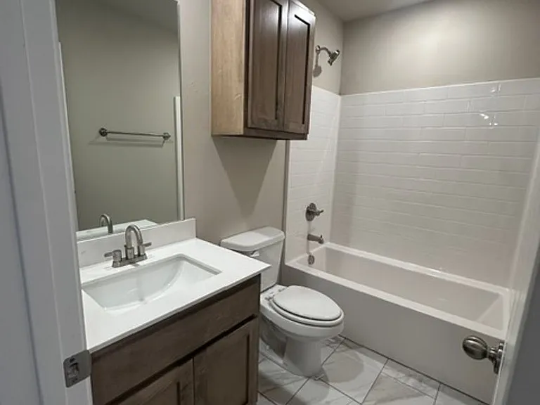 4008 S East 81st St — Photo 8