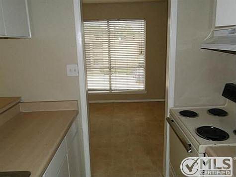 5th image of 2401 Yorkstown Dr APT 205