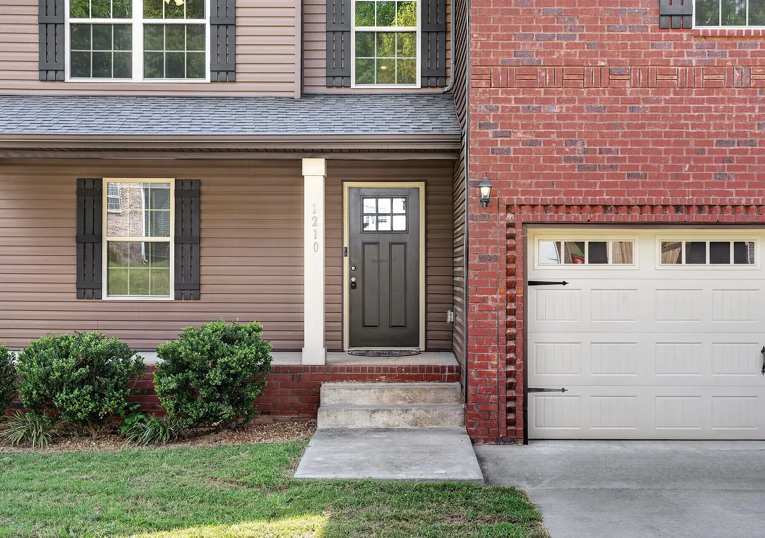 3 Bedroom Pet Friendly Home For Rent Near Exit 1 — Photo 4