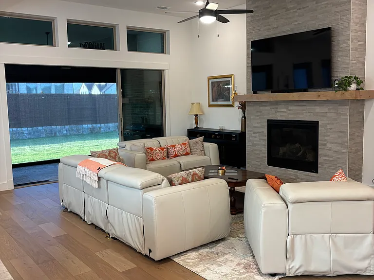 1610 Caruth Dr — Photo 11