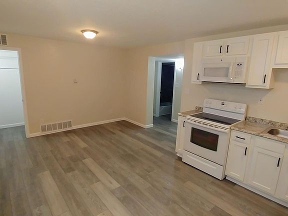 3rd image of 2051 Quayle Dr #Basement