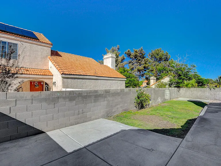 272 Spring Hills Ln — Photo 24