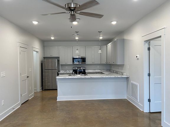 4th image of 46-100 W Center St