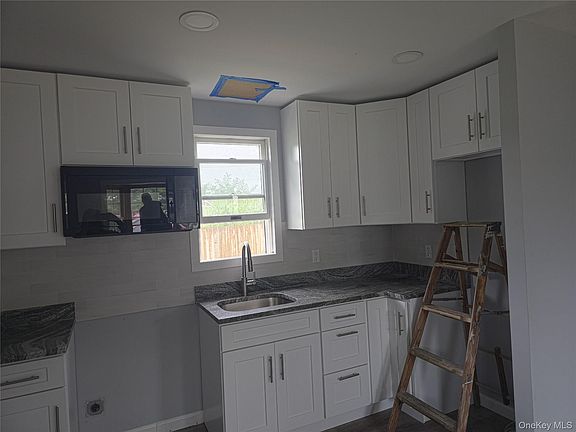 5th image of 17 Bayport Road