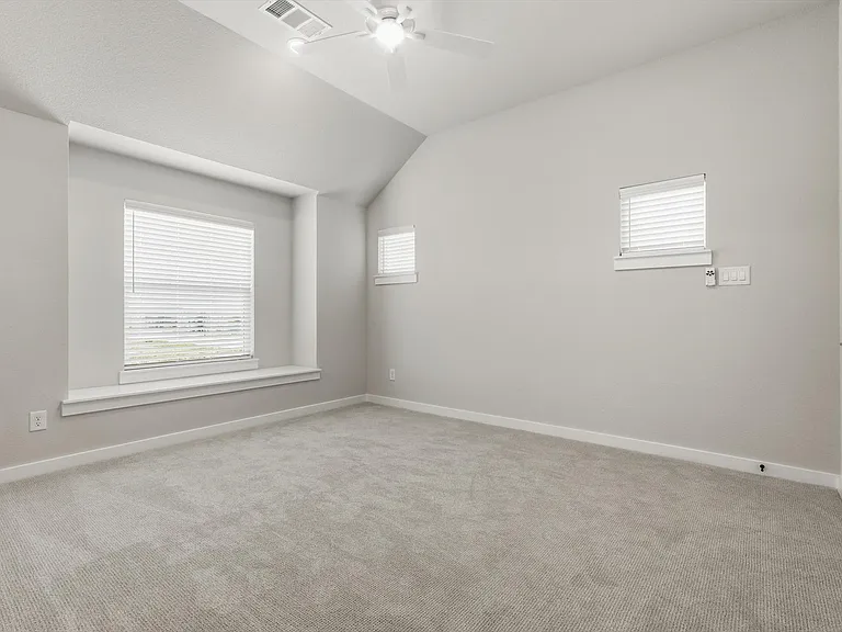 2845 Concord Dr — Photo 16
